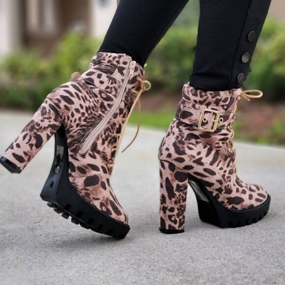 Women's Leopard Lace up Booties Chunky Heels - Picture 2 of 6